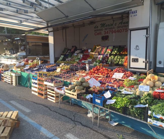 Mercato di Calcinato frutta e verdura